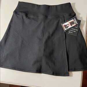 Level Up Pickleball/tennis/golf skirt. 2 pockets on shorts. Sleek black. Small.